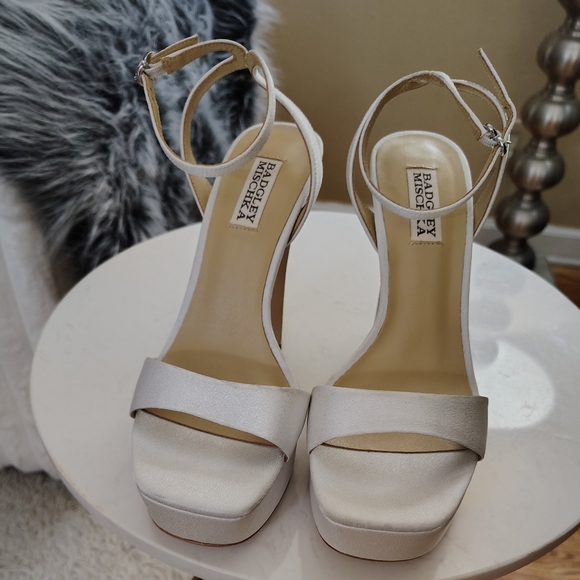 🆕⭐ Badgley Mischka Soft White Platform Sandal Heels - Picture 12 of 16